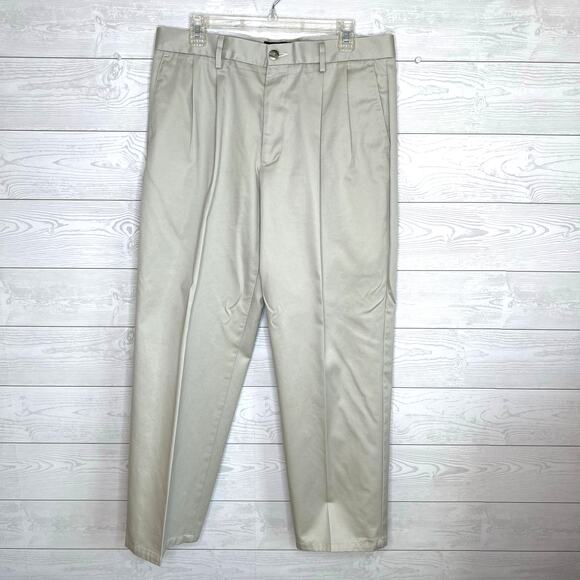 Dockers tan pleated front Signature Khakis Classic fit  D3 Size 34X30 - Picture 1 of 5